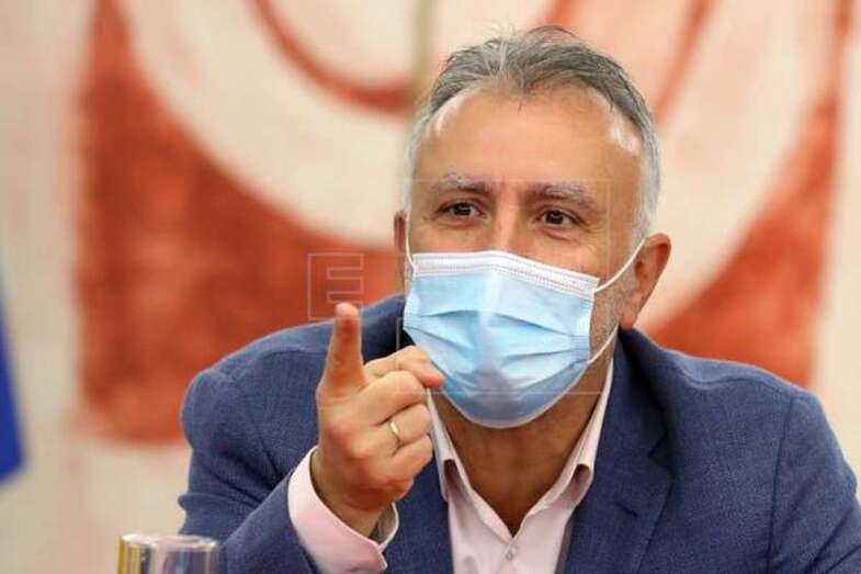 El presidente del Gobierno de Canarias, Ángel Víctor Torres, durante la reunión del Consejo de Gobierno, celebrada este martes en Las Palmas de Gran Canaria / EFE Elvira Urquijo A.